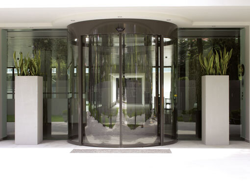 Puerta corrediza radial