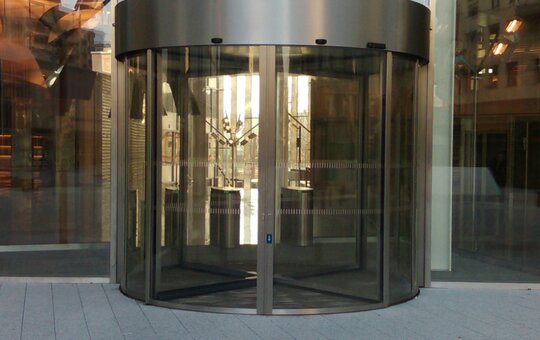 record ANV – automatic night shutter for revolving doors