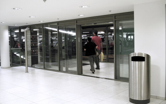 record MPV – multi-point locking for sliding doors