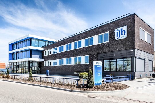 Stormvaste automatische deuren / tochtsluis voor hoofdkantoor IJsselmeerbeton
