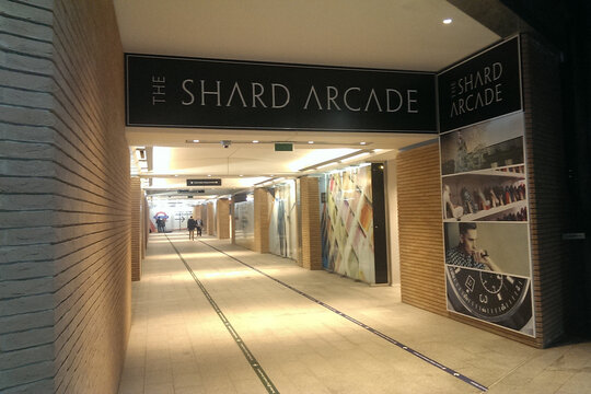 The Shard Shopping Arcade in London - swing door