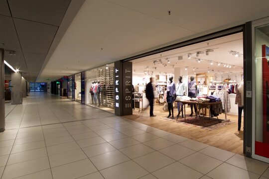 Esprit Store im Einkaufszentrum "Zugerland"