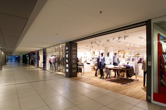Esprit Store im Einkaufszentrum "Zugerland"