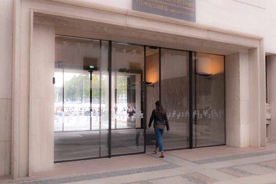 Royale entree voor Provinciehuis Gelderland, Arnhem